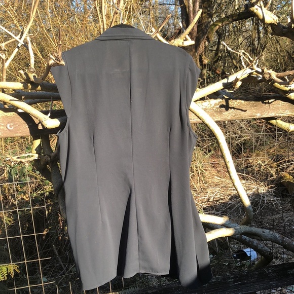 Black Rap Sleeveless Top - Picture 3 of 3